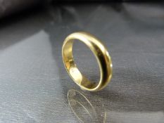 18ct Yellow Gold Wedding Band. Stamped 750. Ring Size UK - P Approx weight 7.1g