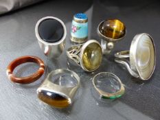 Five hallmarked silver rings along with two others unmarked and a silver thimble. (8 items) 5