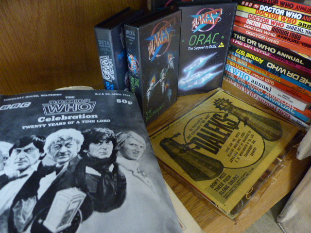 DR Who collectables - To include various books, annuals and a Dr Who Dalek- Radio Control in - Image 3 of 6