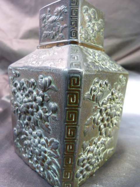 Oriental Bronzed Tea Caddy with Lid and Cover. Decorated with embossed floral motif's - Image 8 of 8