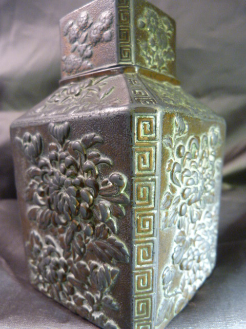 Oriental Bronzed Tea Caddy with Lid and Cover. Decorated with embossed floral motif's - Image 3 of 8
