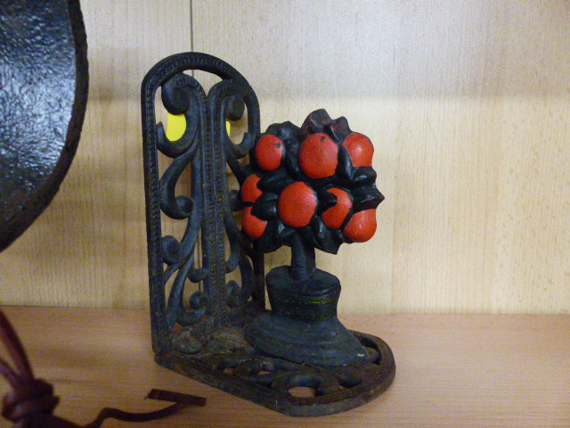 Cast iron hanging doorbell of a man on a bike and a similar cast iron doorstop - Image 2 of 2