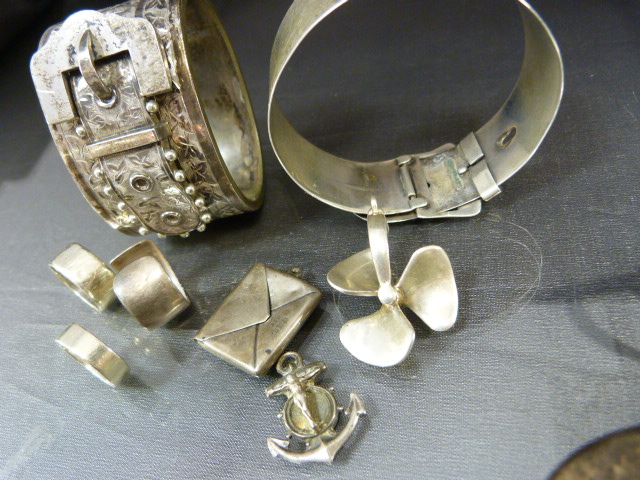 Collection of silver items to include lidded pot, two bangles, three rings a stamp holder etc. Total - Image 3 of 9