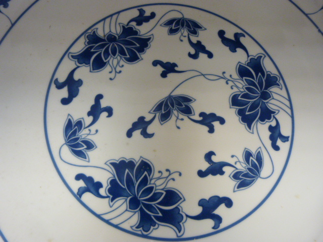 Large blue and white oriental modern charger - Image 2 of 5