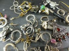 Collection of mostly silver earrings - Total approx weight 99.5g