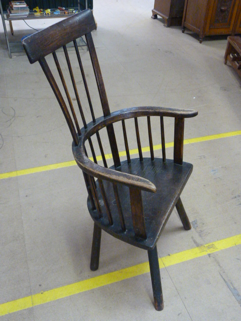 An Antique welsh comb back chair in Ash and poss Fruitwood with curved top rail. Thick odd shaped - Image 2 of 6