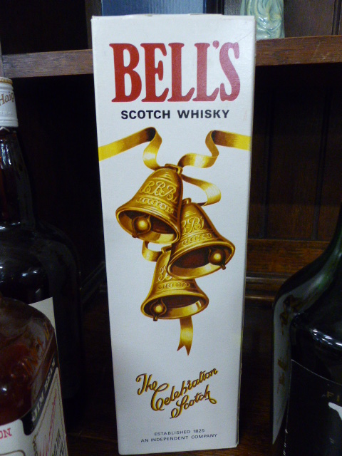 Four bottles of modern Whiskys 'Jim Beam', Bells scotch whisky etc - Image 5 of 5