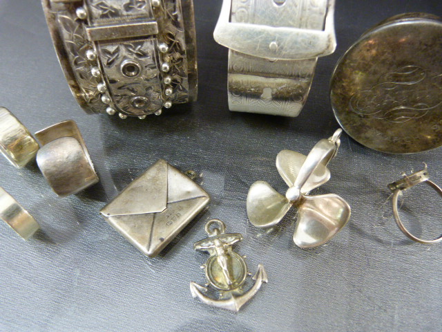 Collection of silver items to include lidded pot, two bangles, three rings a stamp holder etc. Total - Image 2 of 9