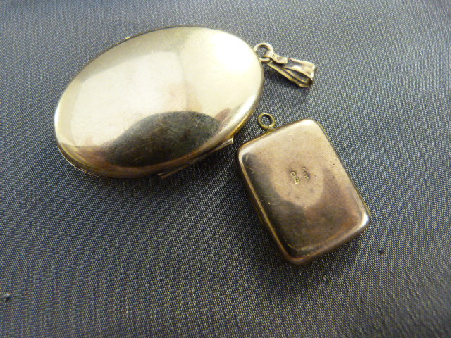 Two gold lockets - 1 ovular locket approx 50.6mm (including bale) x 26mm Wide marked 417 on the - Image 2 of 2