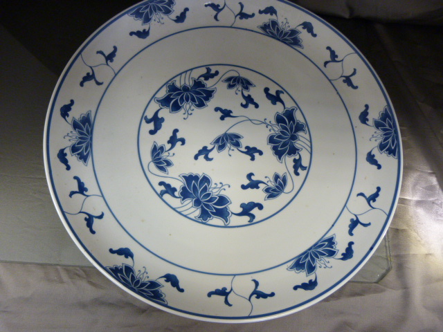 Large blue and white oriental modern charger - Image 3 of 5