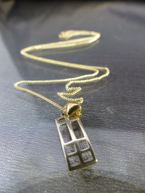 9ct Gold fine link chain set with a 9ct white Gold M&S Pendant. - Total approx weight - 2.9g