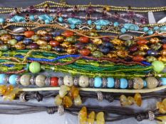 Collection of various beaded necklaces - Costume jewellery
