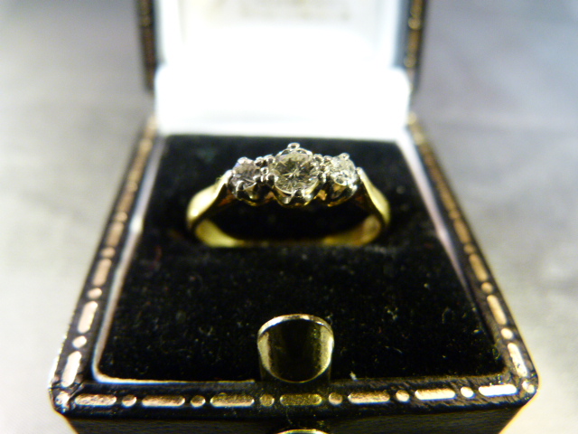 Vintage 18ct P&L 3 stone diamond ring. Centre stone approx 0.10pts with a 0.05pt diamond either