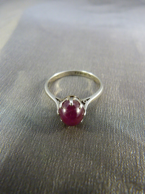 9ct White gold and star ruby ring. Star Ruby set in high claw setting. Weight approx 2.7g UK