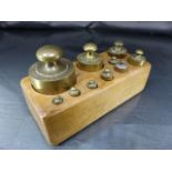 Set of graduated post office weights in fitted case