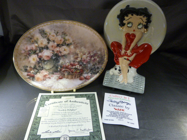 Boxed Wade Betty Boop plaque no 615/1250 along with a Bradford Exchange Collector plate in