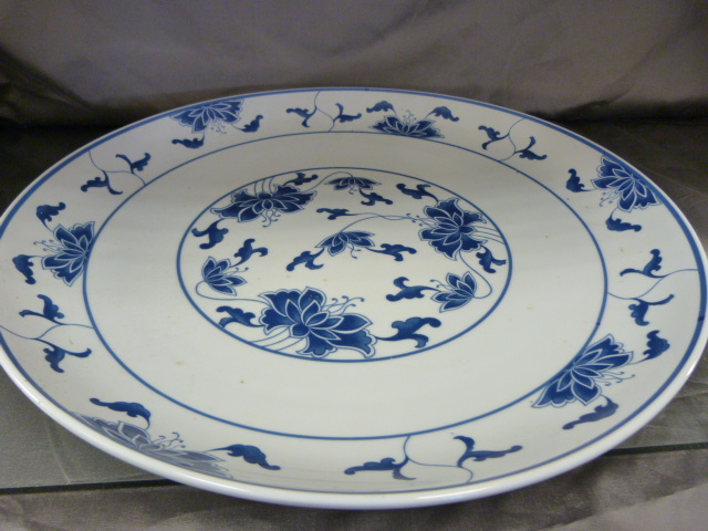 Large blue and white oriental modern charger - Image 4 of 5
