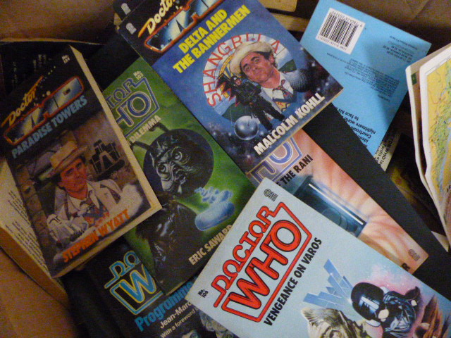 DR Who collectables - To include various books, annuals and a Dr Who Dalek- Radio Control in - Image 2 of 6