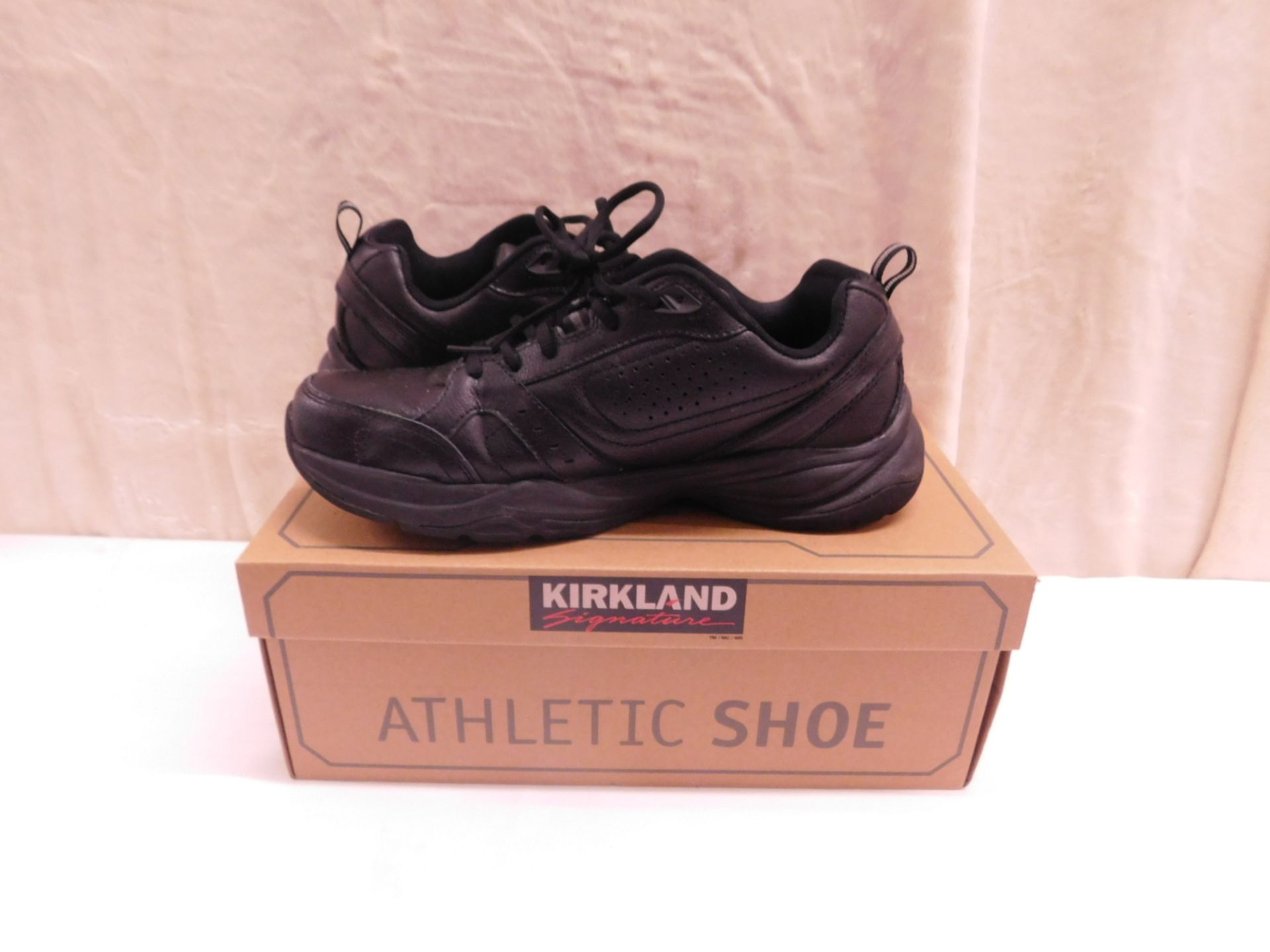1 BOXED PAIR OF KIRKLAND SIGNATURE ATHLETIC SHOES UK SIZE 9.5 RRP £29.99