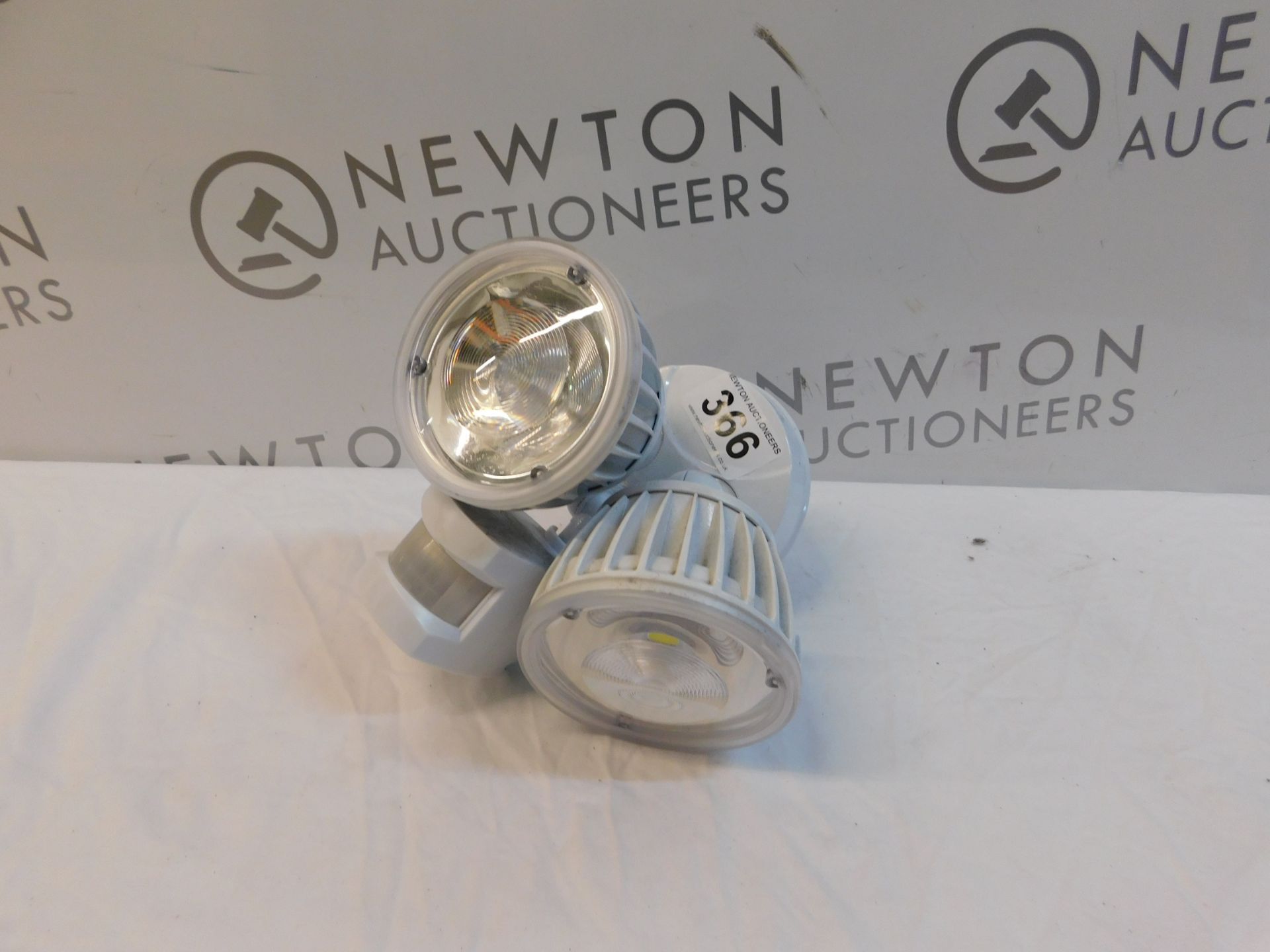 1 NIGHTWATCHER NE15TSP MOTION ACTIVATED TWIN SECURITY LIGHT RRP £89.99