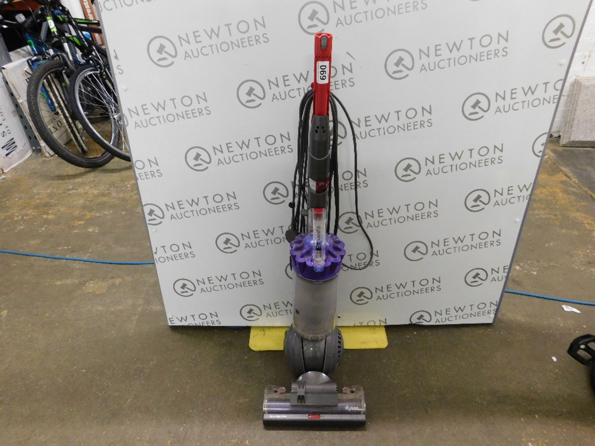 1 DYSON DC40 ANIMAL BALL VACUUM CLEANER RRP £389.99