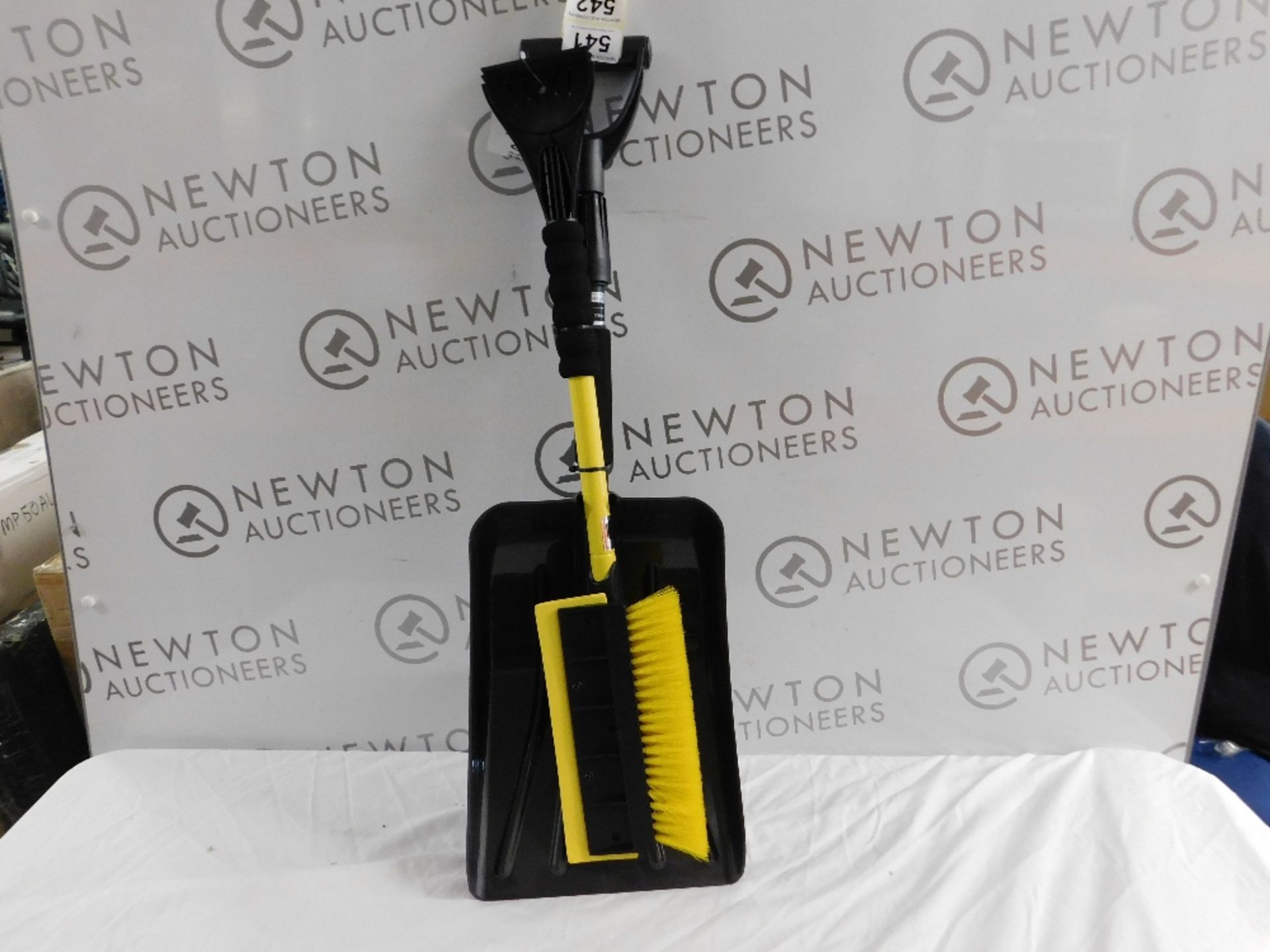 1 BRAND NEW SUBZERO SHOVEL AND SNOWBROOM COMBO WITH EXTENDABLE REACH RRP £34.99