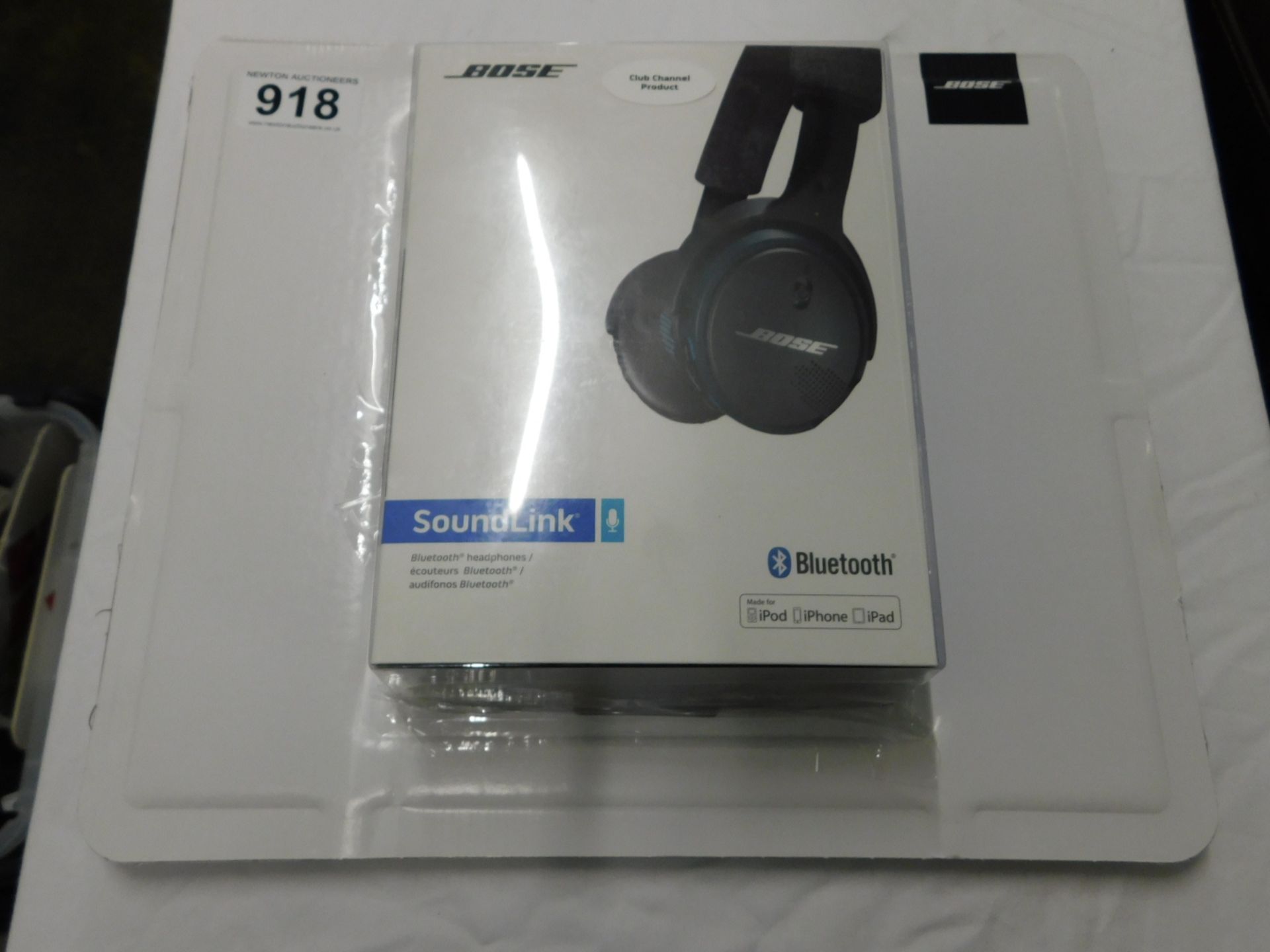 1 PACK OF BOSE SOUNDLINK OVER EAR HEADPHONES MODEL 714675-0010 RRP £199