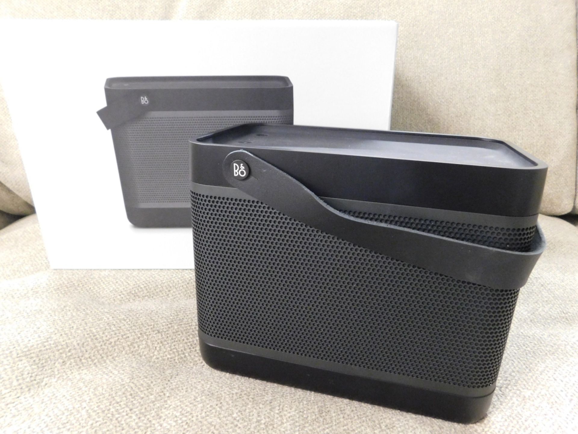 1 BOXED BANG AND OLUFSEN BEOLIT15 BLUETOOTH SPEAKER IN BLACK RRP £449 (POWER ON/WORKING)