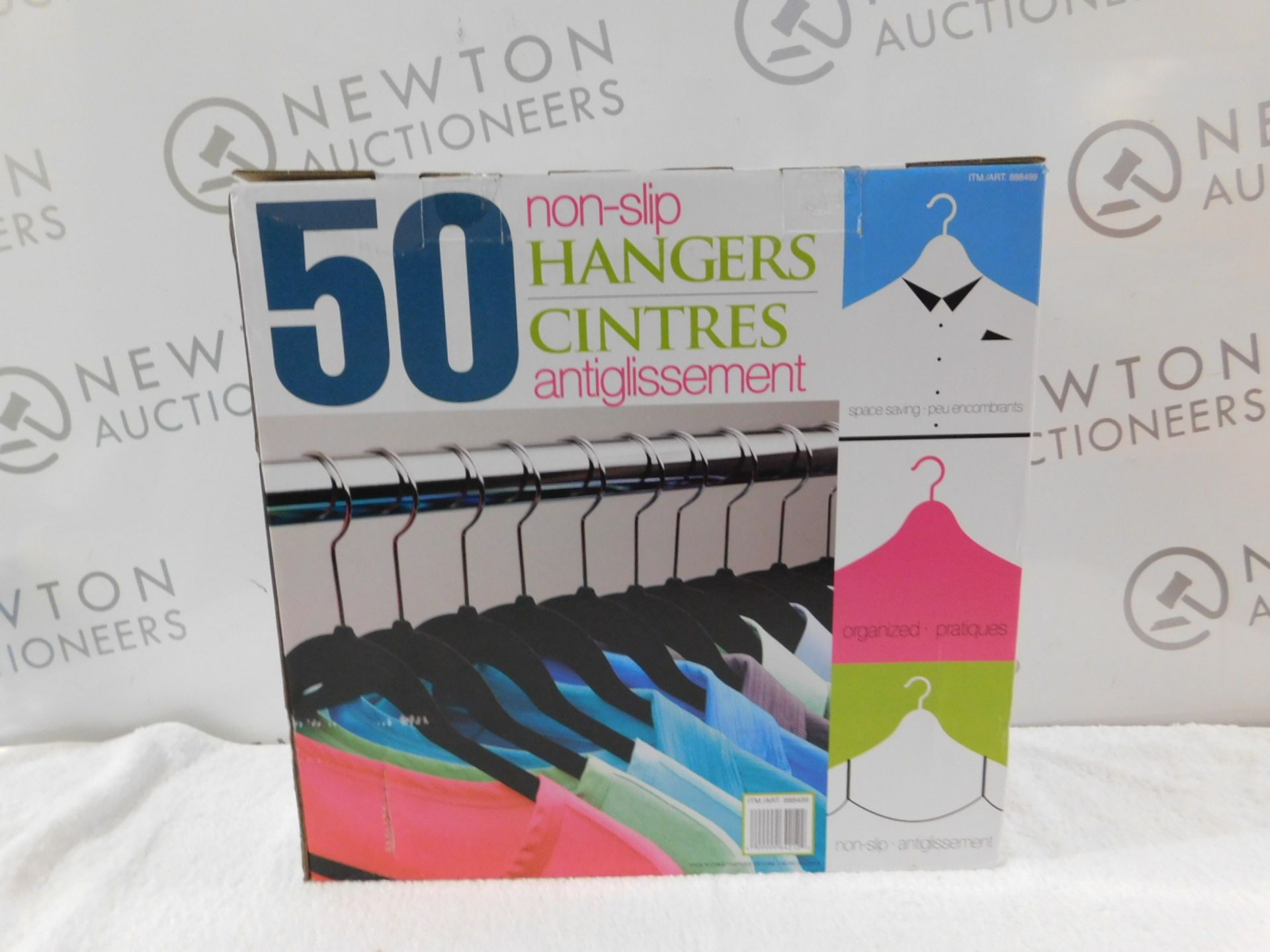 1 BOXED APPROXIMATELY 50 NON SLIP HANGERS RRP £39.99