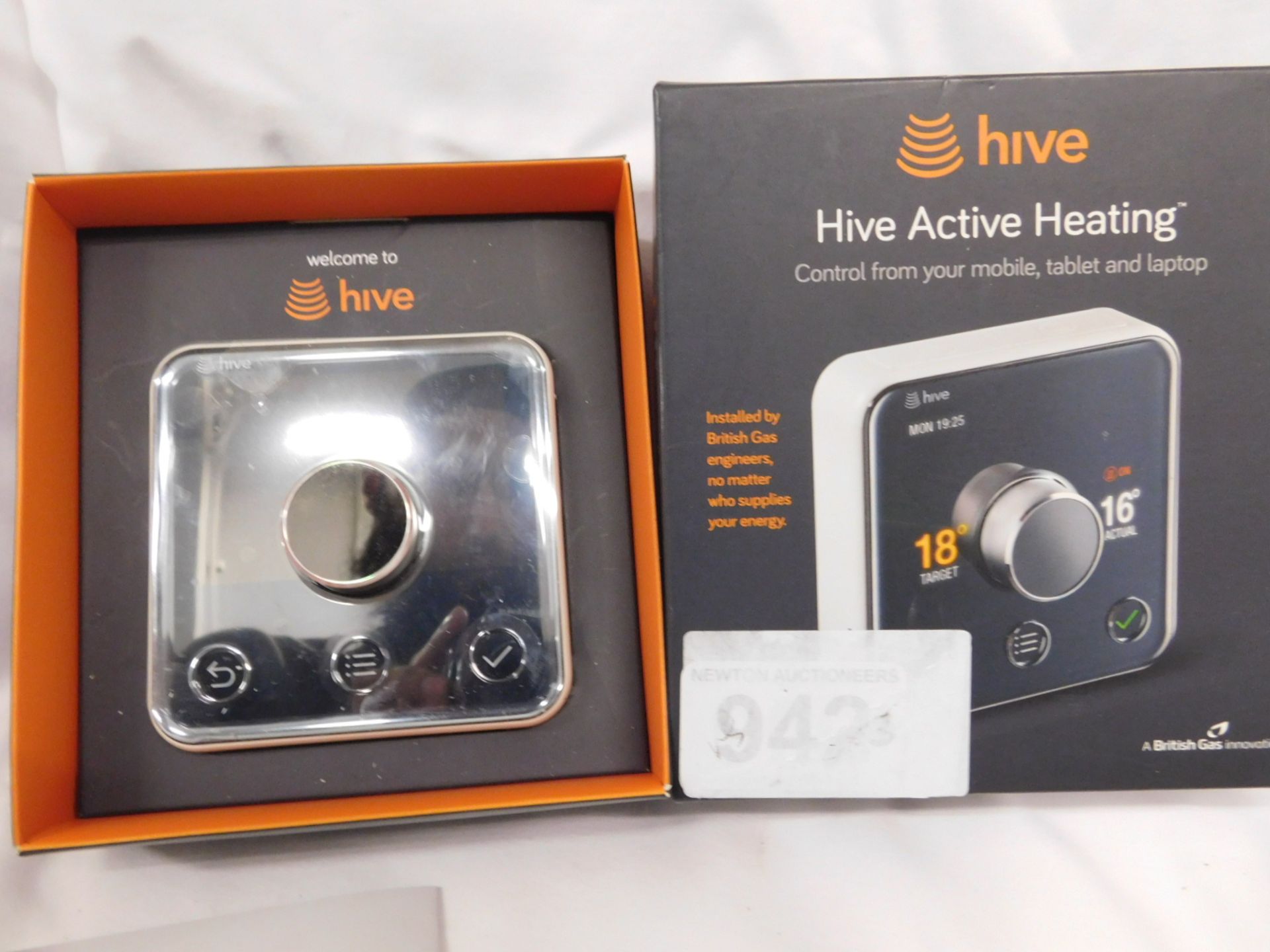 1 BOXED HIVE ACTIVE HEATING THERMOSTAT RRP £ 199 (POWERS ON)