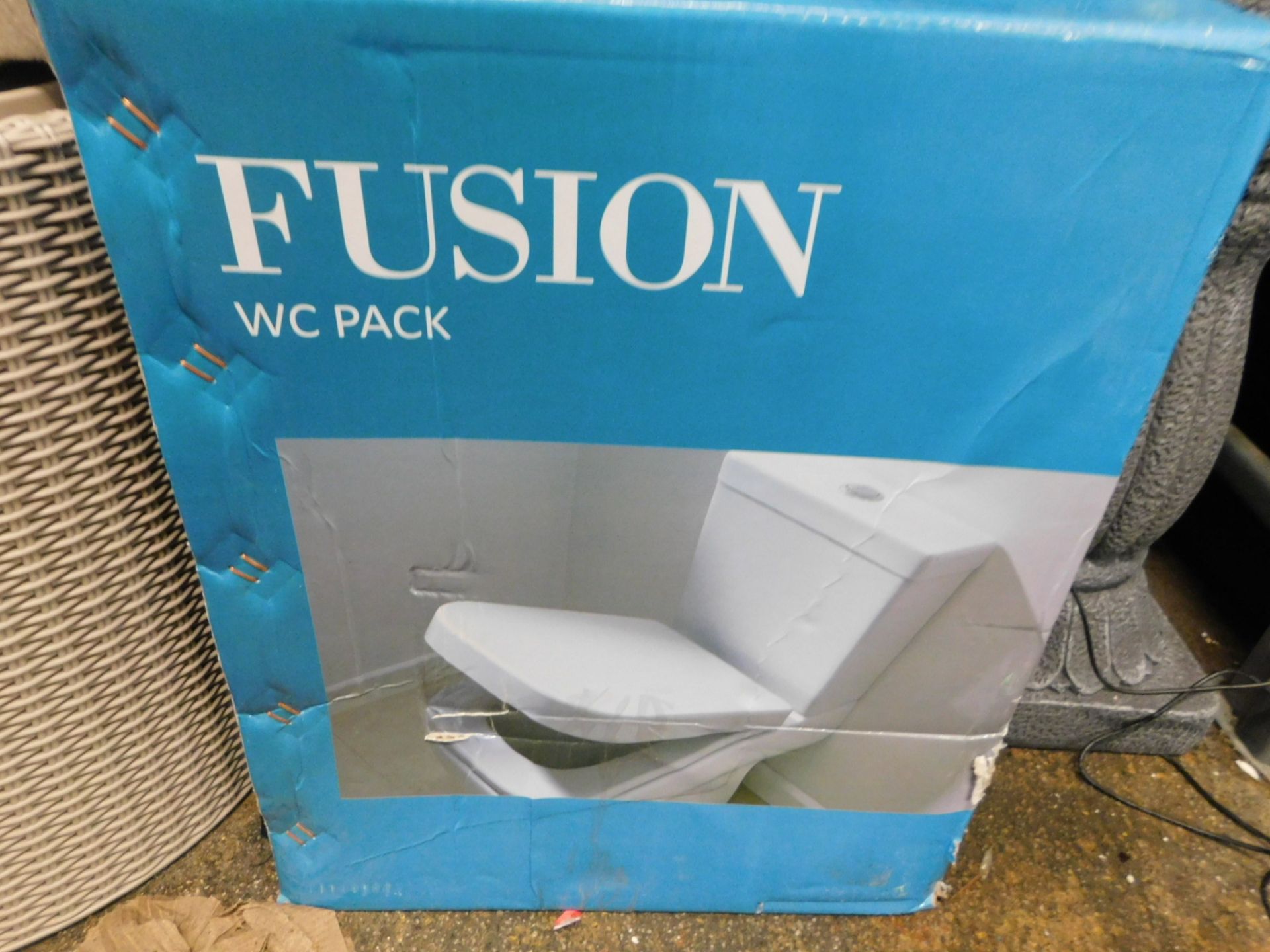 1 BOXED TAVISTOCK FUSION WC PACK CONSISTING OF WC, CISTERN AND SEAT RRP £199.99
