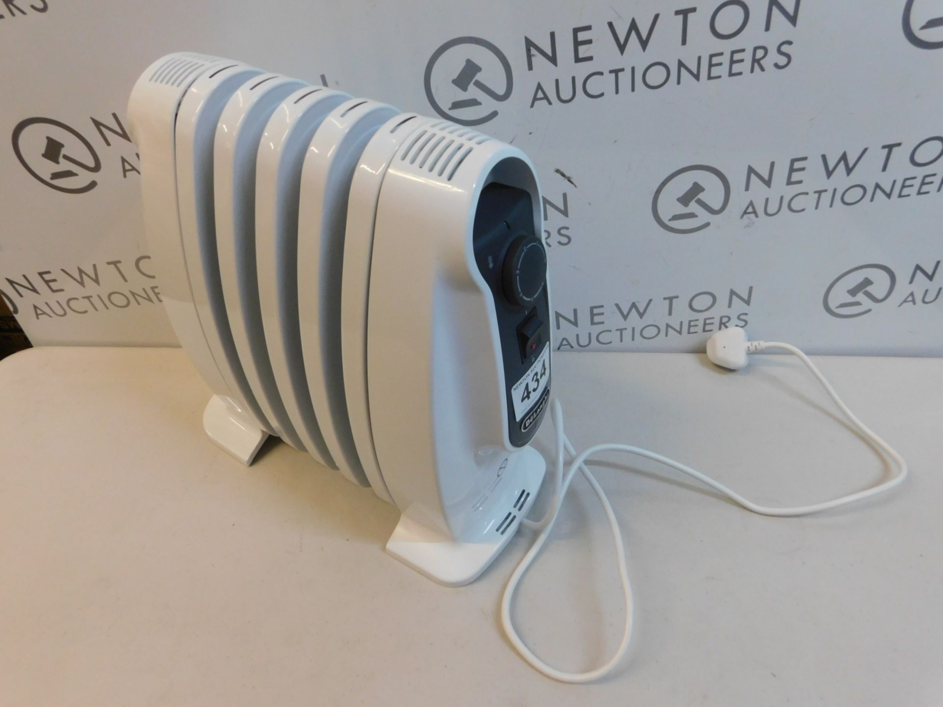 1 DELONGHI NANO SPEED WARM ELECTRIC RADIATOR RRP £89.99