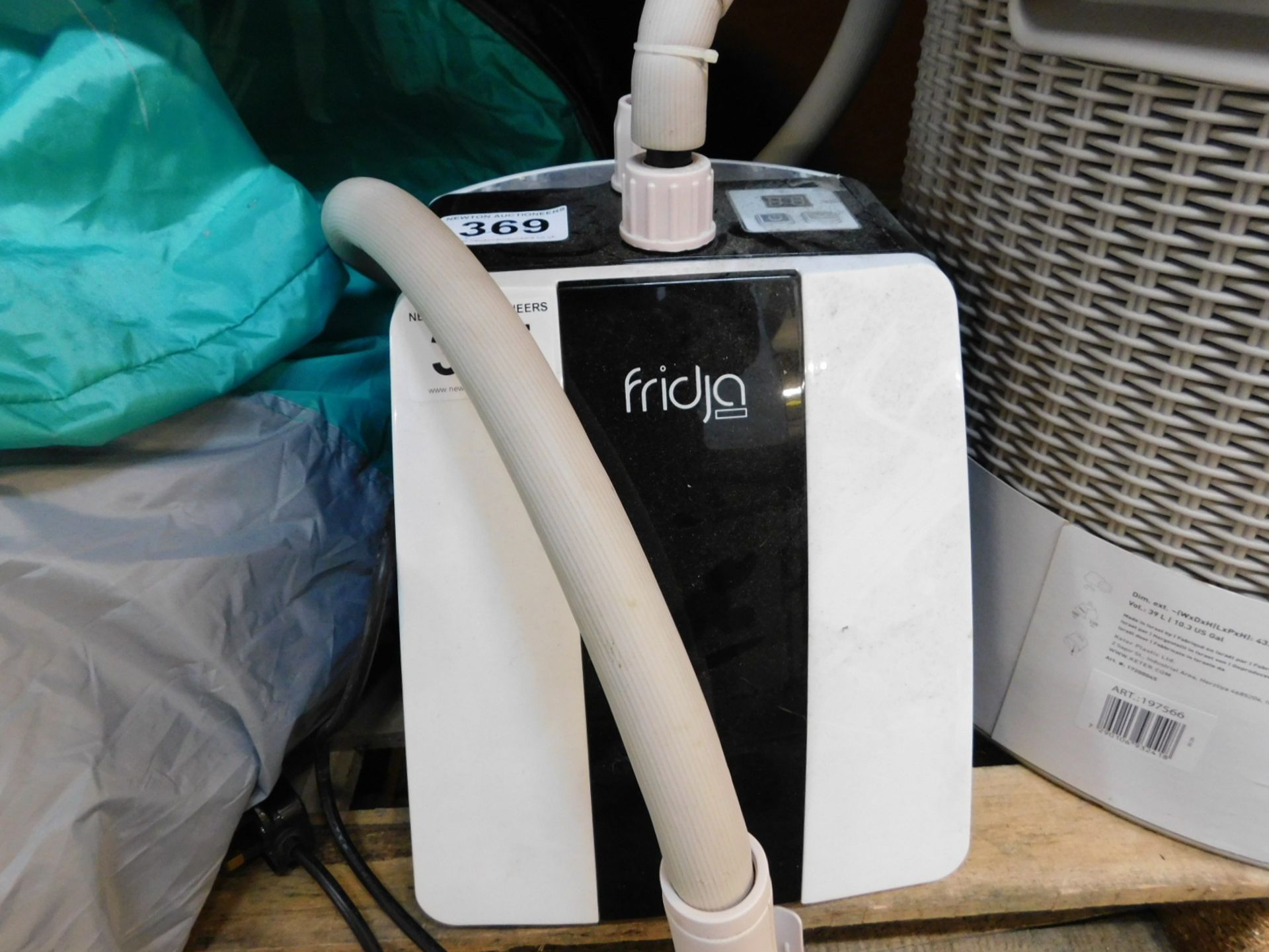 1 FRIDJA BLACK 1500W PROFESSIONAL GARMENT STEAMER RRP £119.99