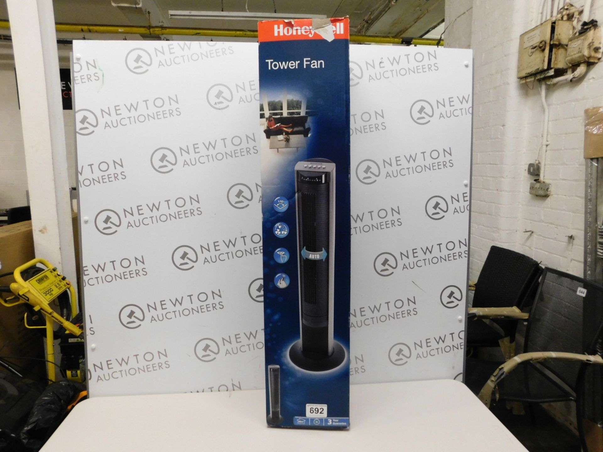 1 BOXED HONEYWELL HO-5500RE OSCILLATING TOWER FAN RRP £129.99