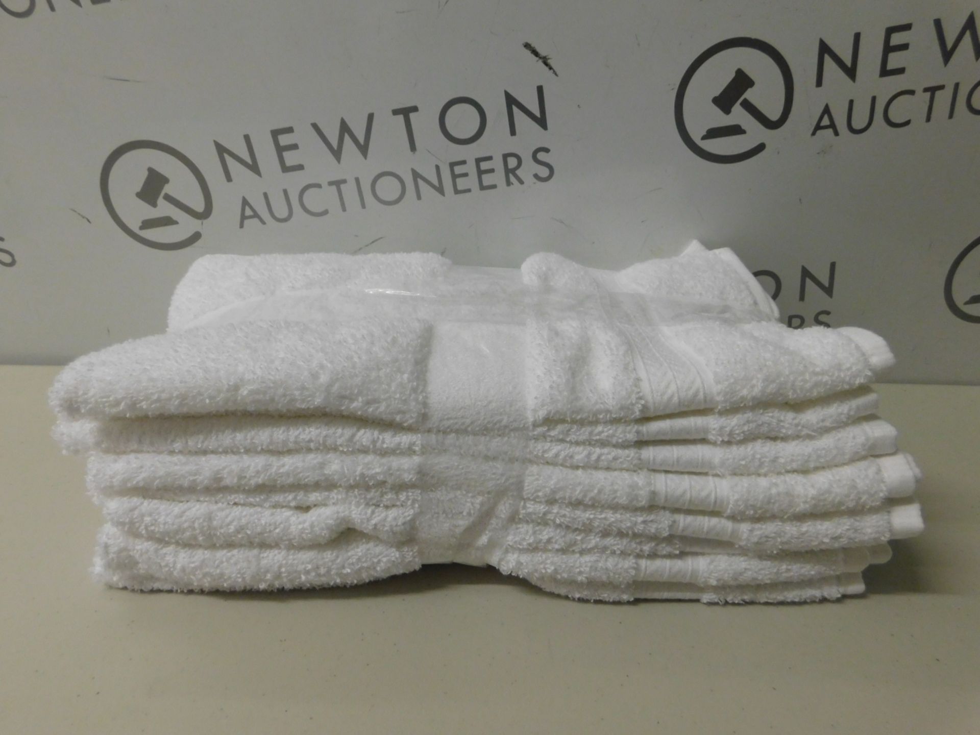 8 GRANDEUR HOSPITALITY HAND TOWELS RRP £39.99