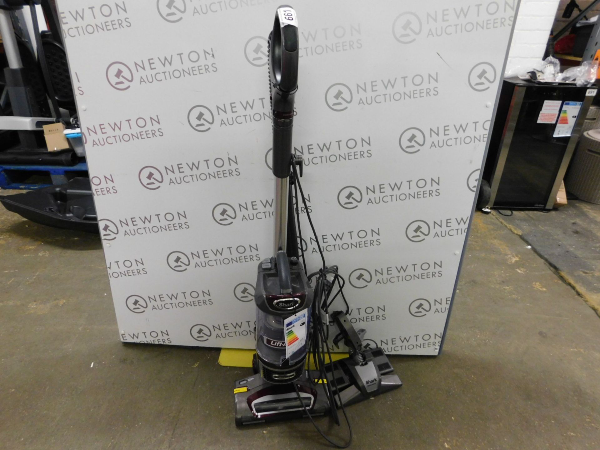 1 SHARK ROTATOR POWERED LIFT-AWAY TRUE PET NV680UKT UPRIGHT BAGLESS VACUUM CLEANER RRP £349.99