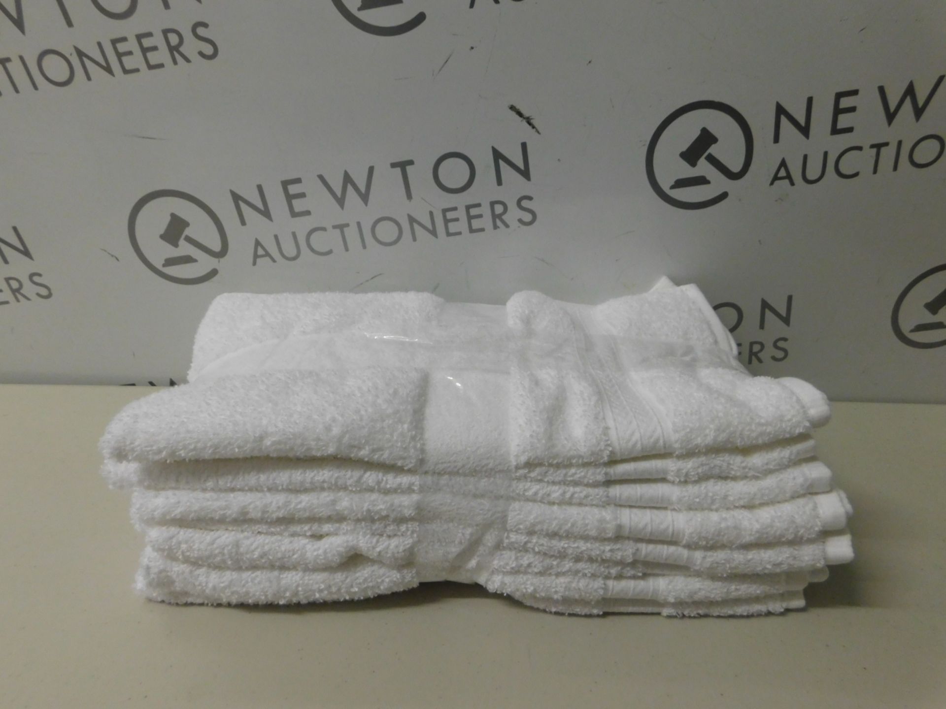 8 GRANDEUR HOSPITALITY HAND TOWELS RRP £39.99