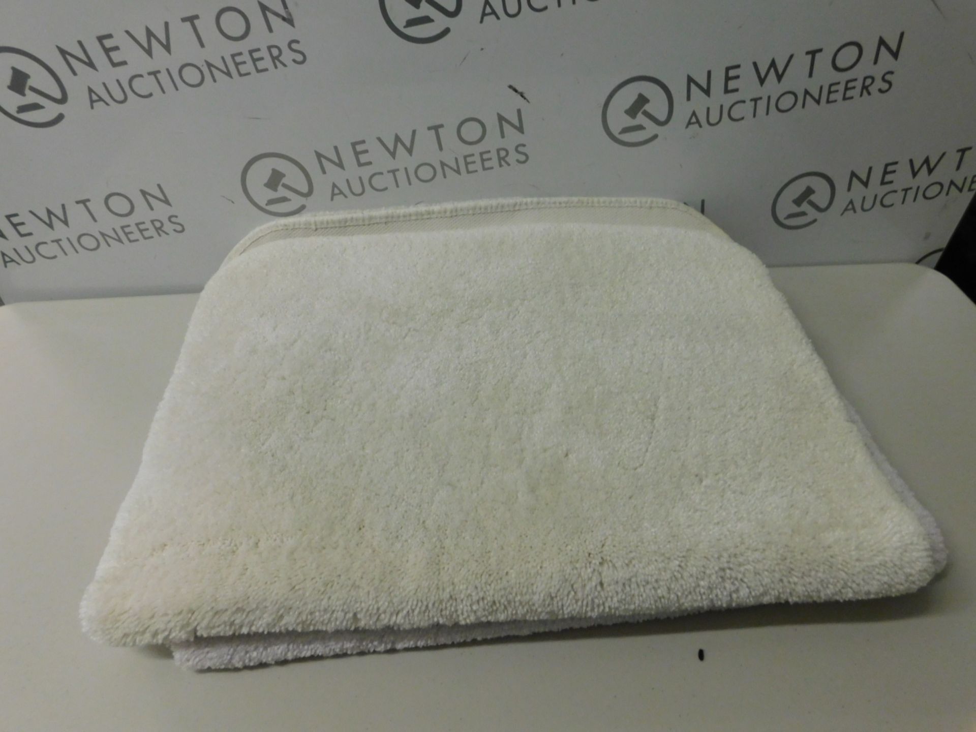 1 CHARISMA TRUSOFT LUXURIOUS CREAM BATH MAT RRP £24.99