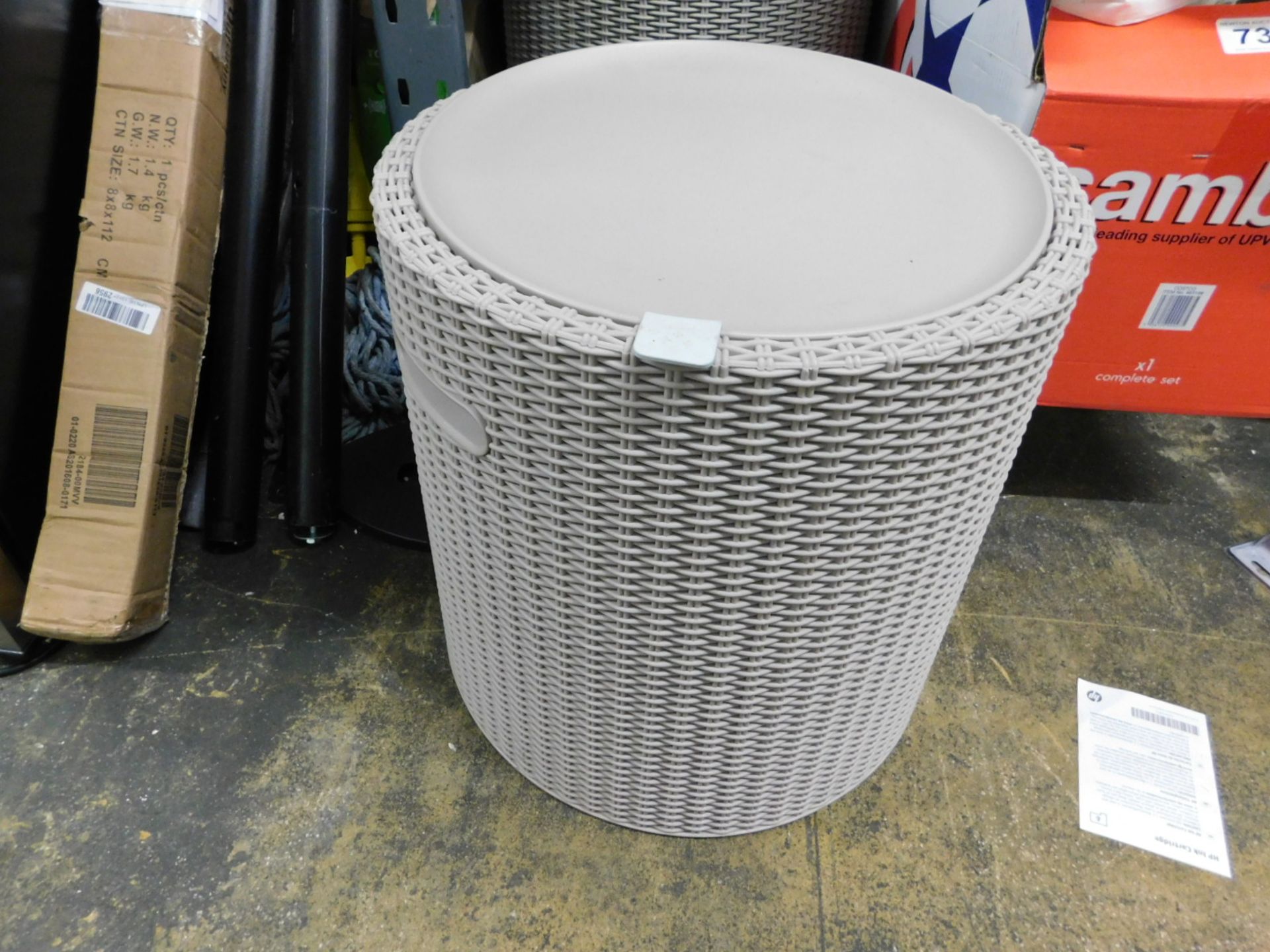 1 KETER KNIT COOL STOOL OUTDOOR COOL BAR RRP £44.99