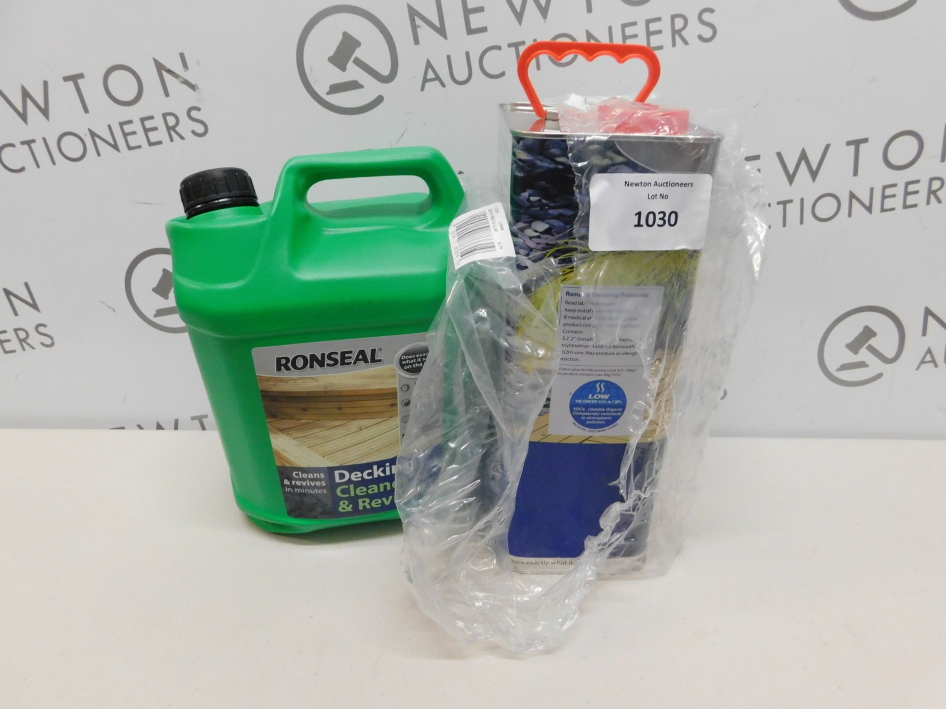 1 5 LITRE TUB OF RONSEAL DECKING CLEANER AND REVIVER & PROTECTOR RRP £34.99