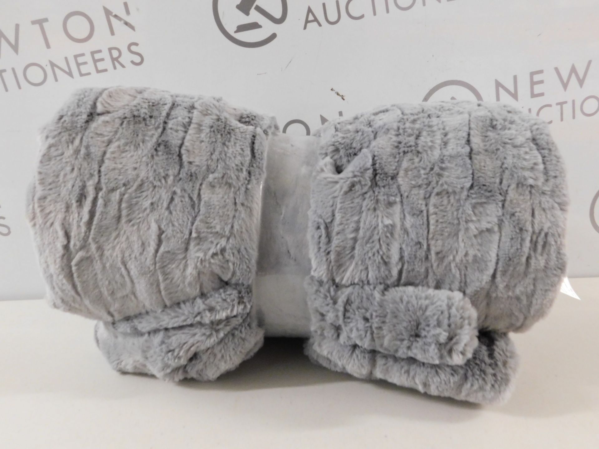 1 LIFE COMFORT LUXURIOUS GREY FAUX FUR THROW RRP £39.99