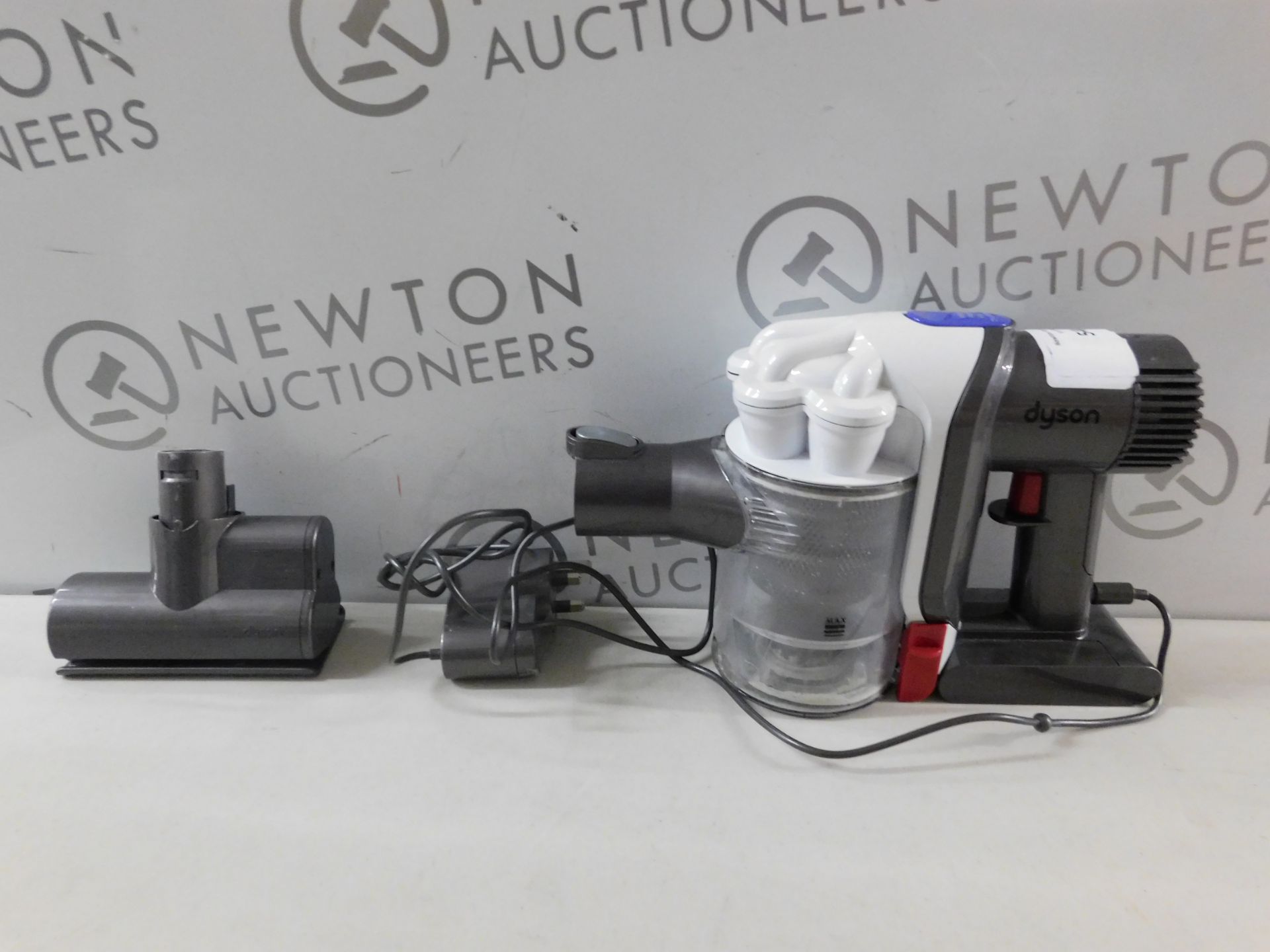 1 DYSON DC43H DIGITAL MATTRESS HANDHELD VACUUM CLEANER WITH CHARGER AND ACCESSORIES RRP £279.99