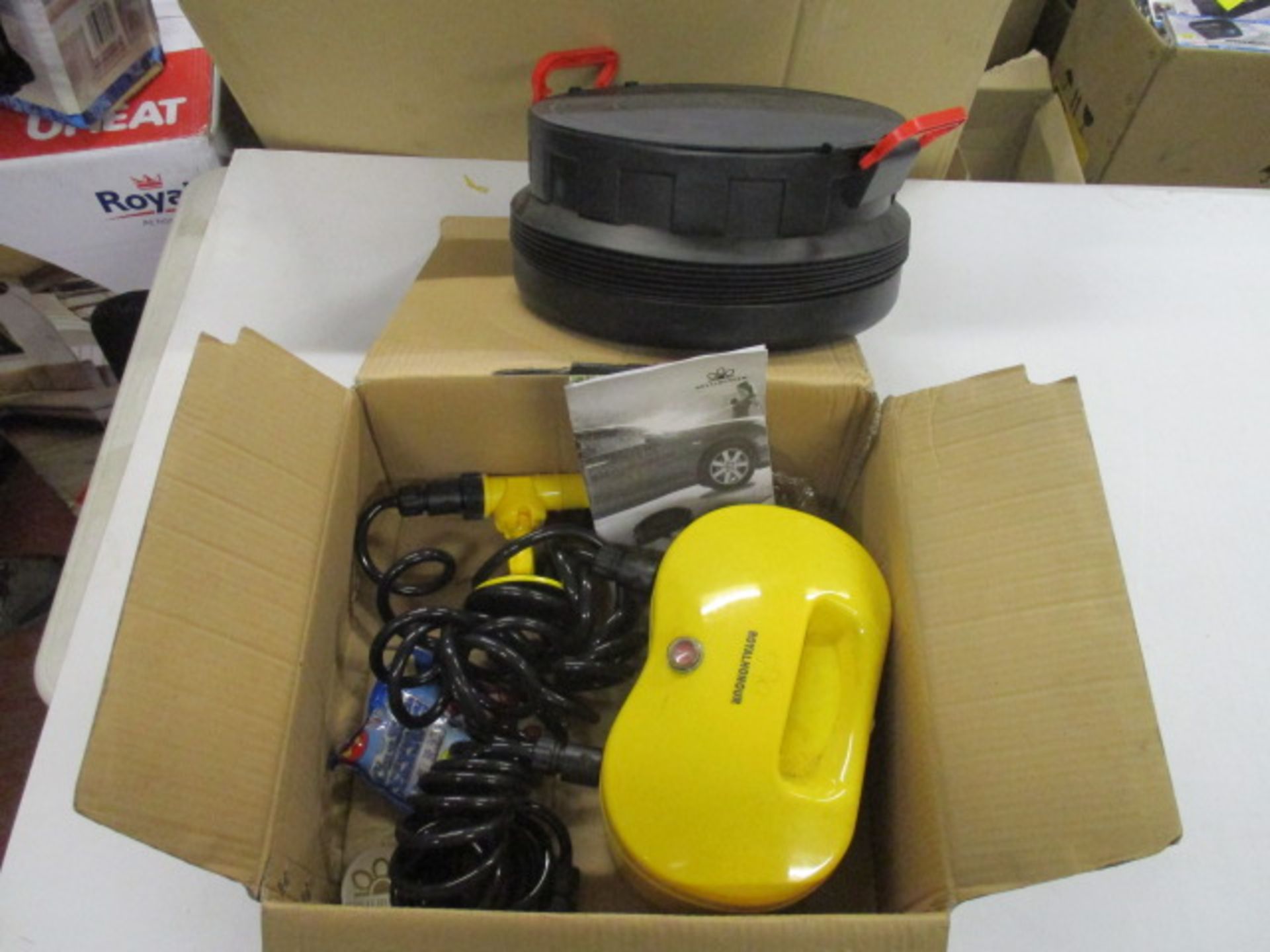 12v high power heavy duty car cleaning kit with all attachments as pictured 30ltr capacity