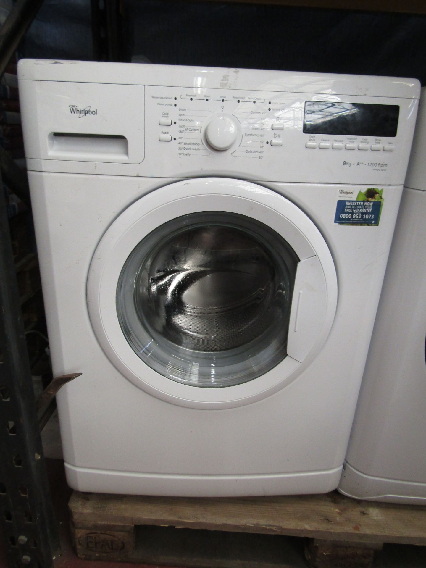 Whirlpool WWDC 8200 Washing machine powers on