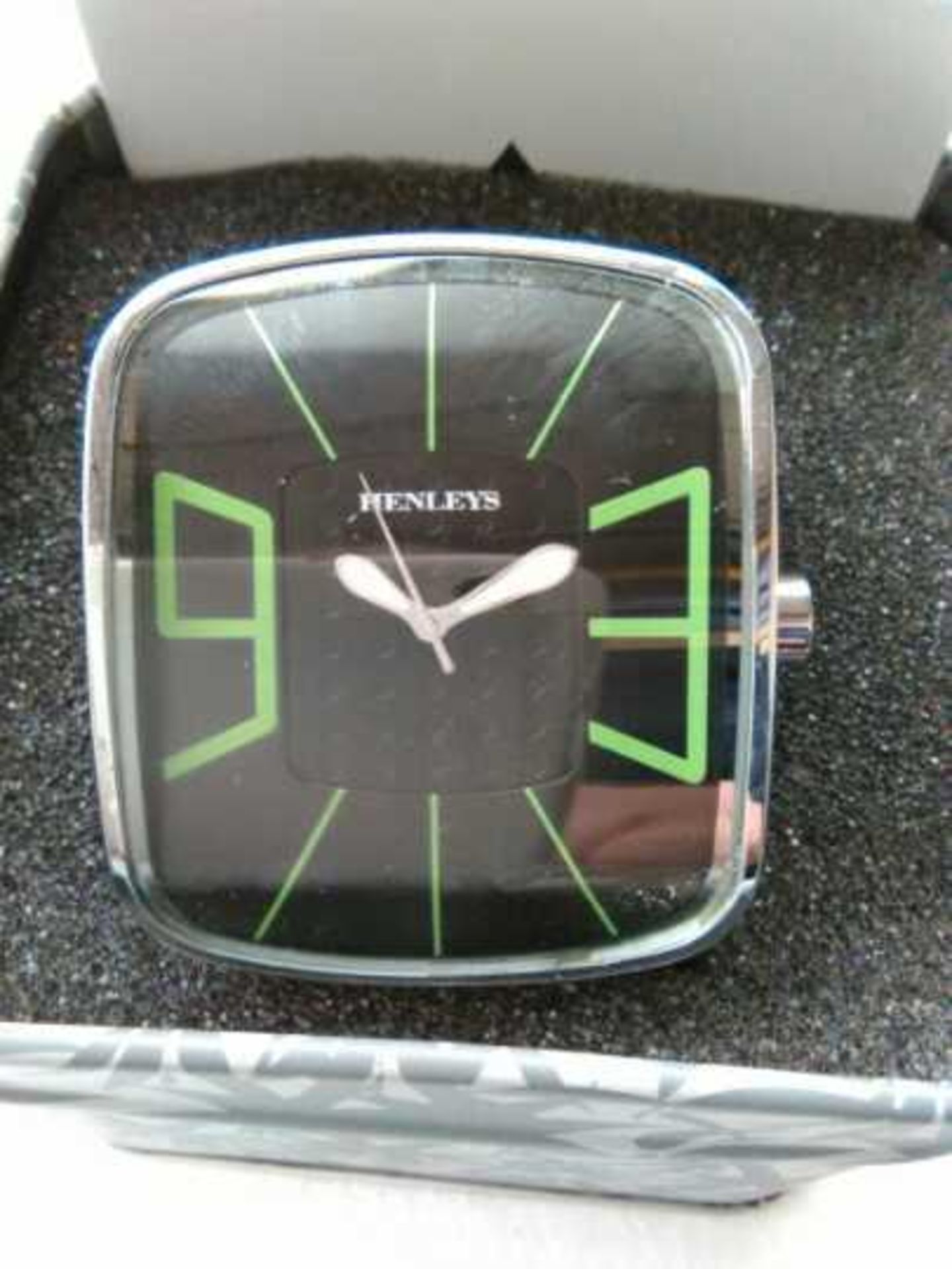 Henley Leather strapped watch, new and ticking in presentation tin