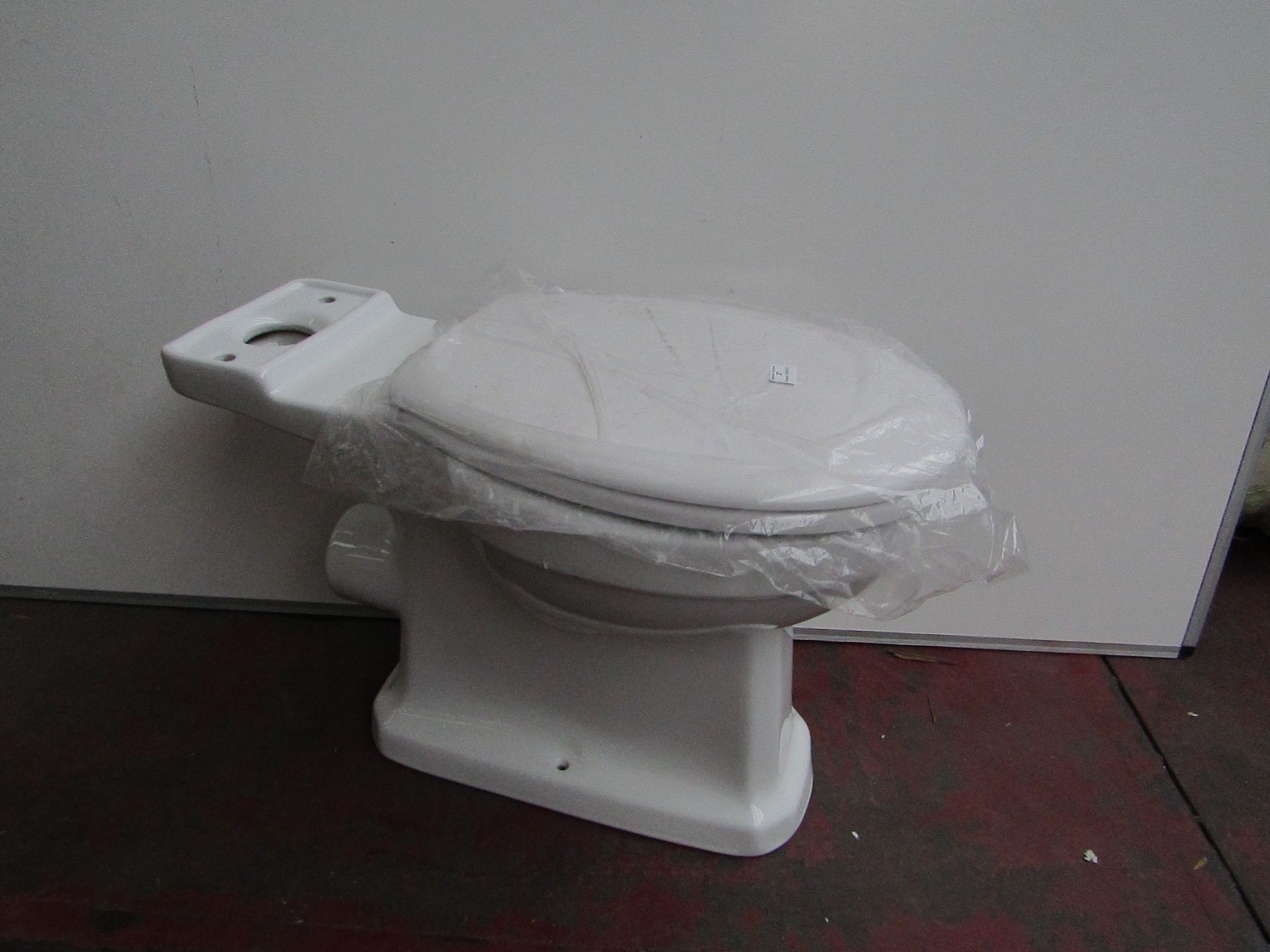 Victoria Plumb Camberley Close Coupled Toilet Pan, comes with Toilet Seat & Cover. New & Boxed.