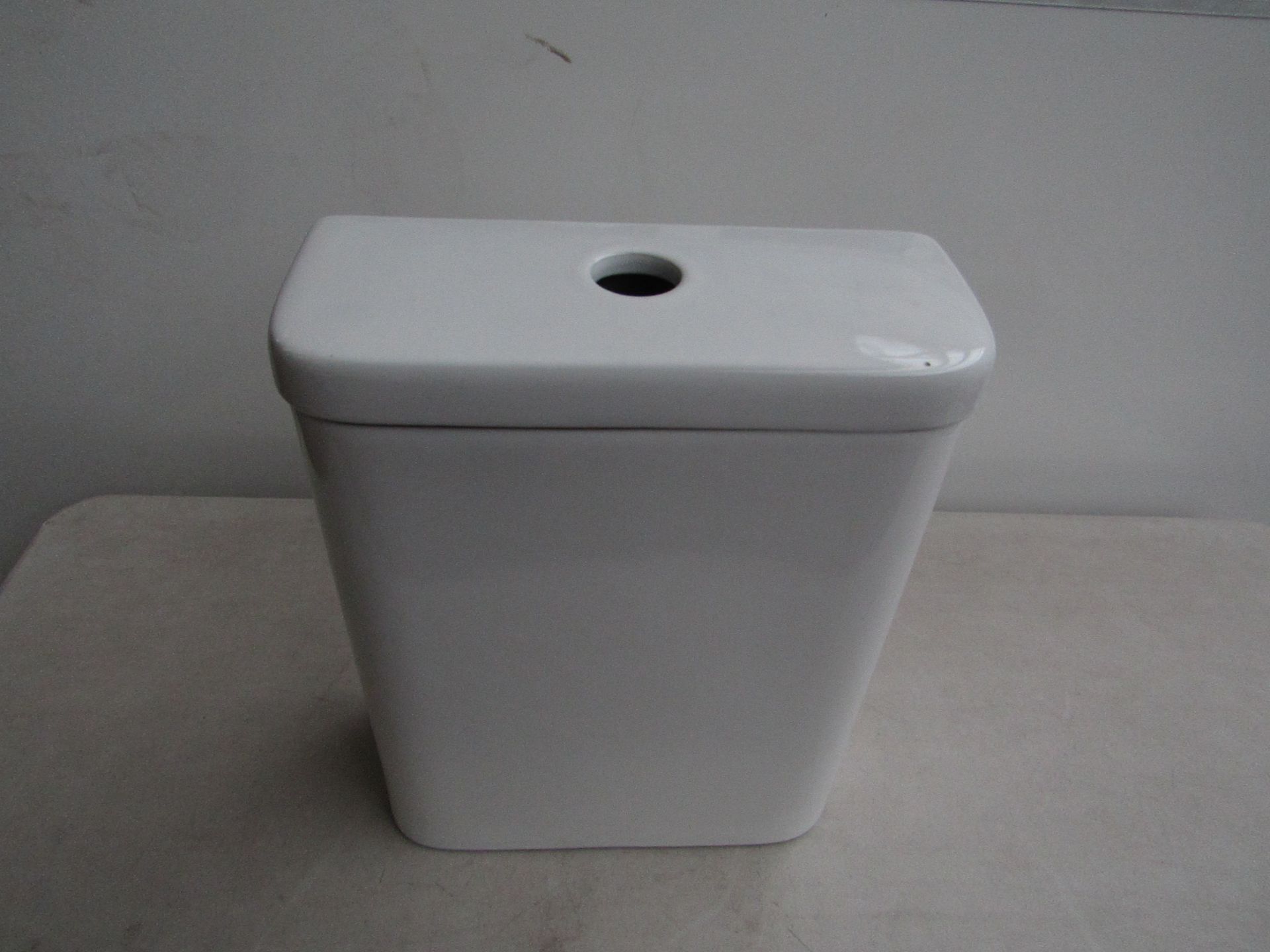 Victoria Plumb Elena Straigh Close Coupled Cistern. New & Boxed.