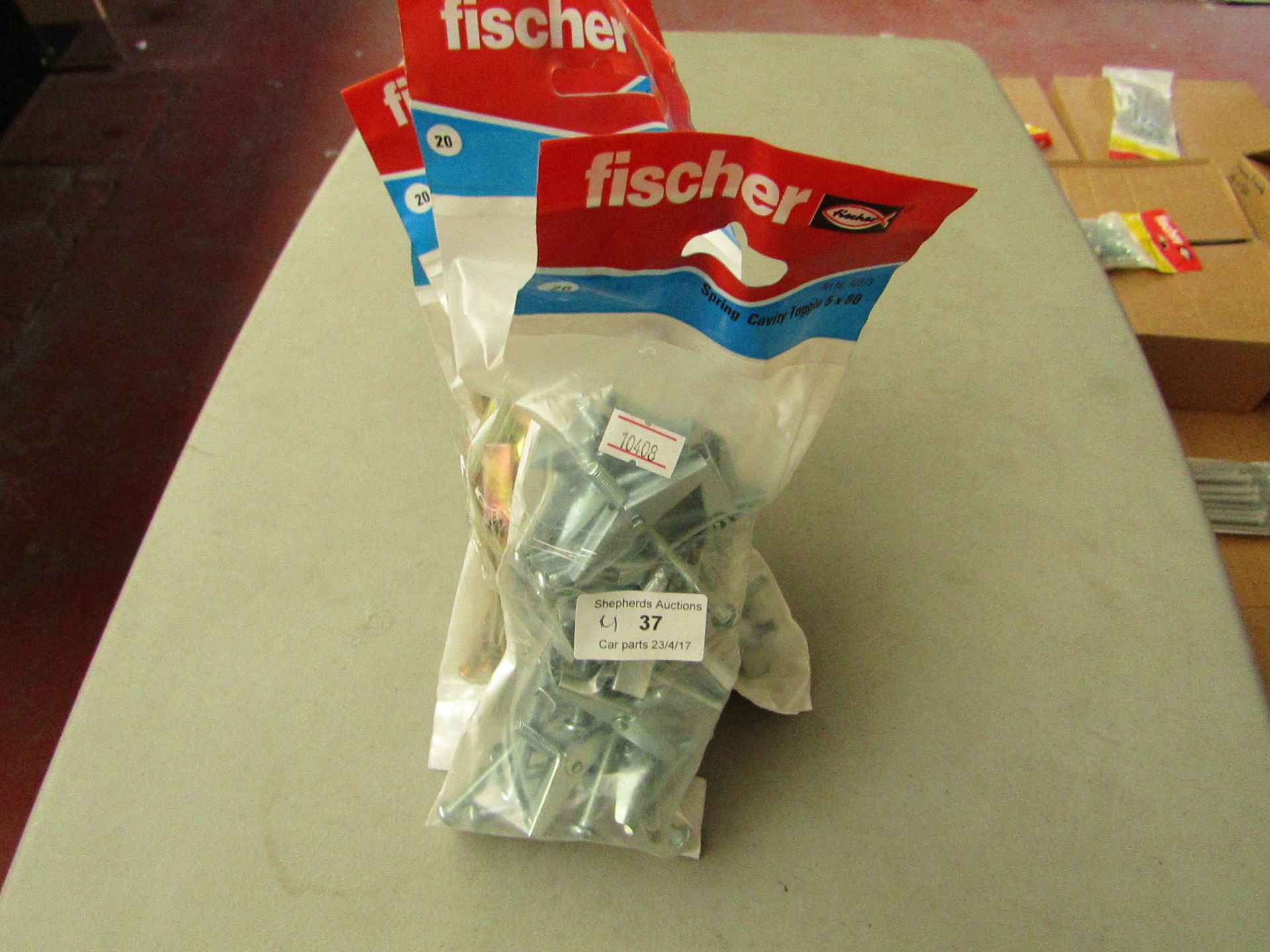 4x Packs of 20 Fischer spring cavity toggle 5 x 80, all new and packaged.