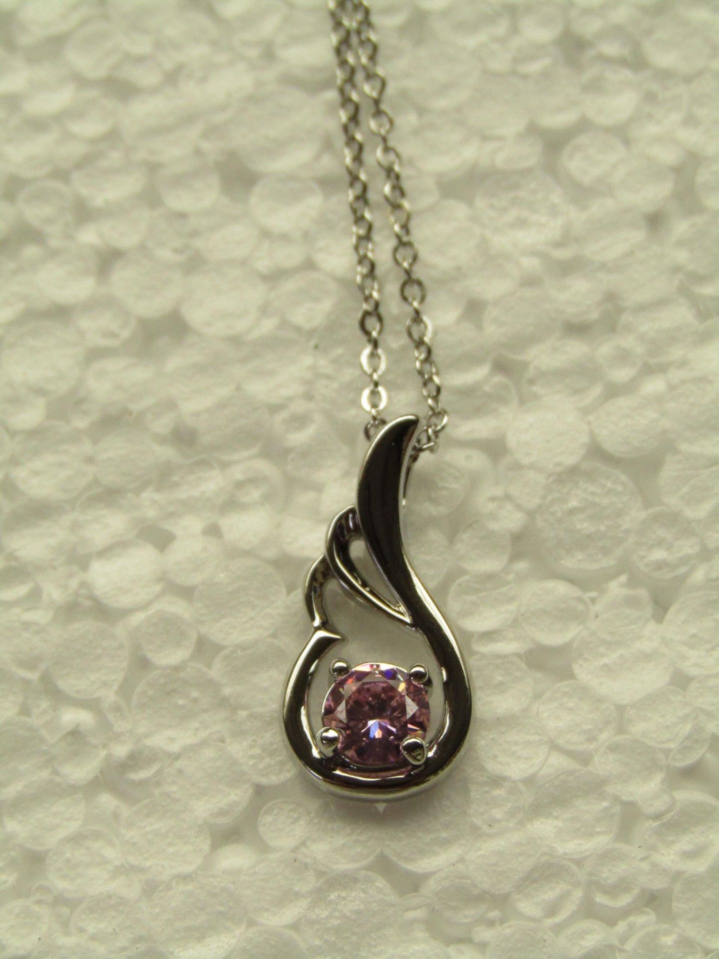 NO VAT!!!! Brand New Fifth NYC Necklace with Swarovski Element Crystals in presentation box