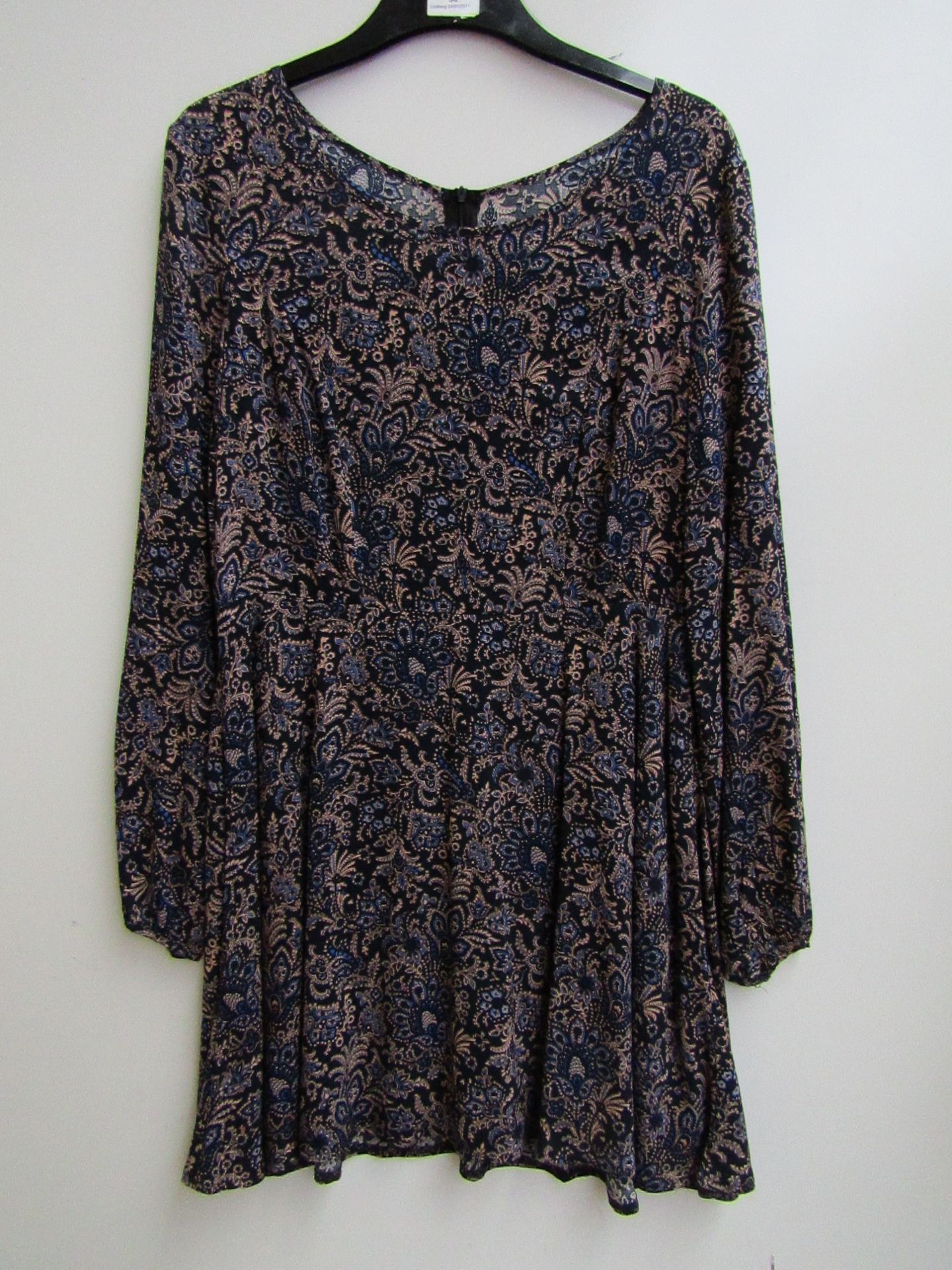 Ladies Long Sleeved Dress. Size L. Showroom Sample